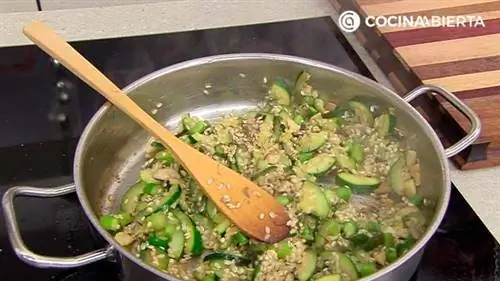 Бурый рис с овощами и кроликом Бурый рис с овощами и кроликом