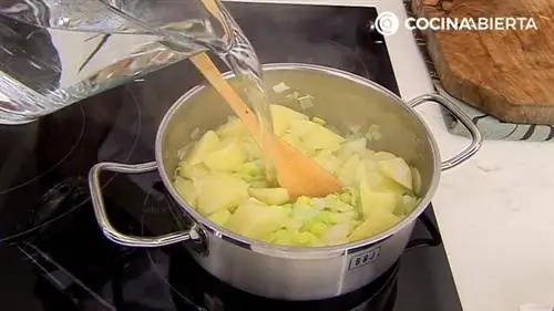 Чесночные грибы шитаке с кремом из лука-порея и ростками, вкусный рецепт от Карлоса Аргиньяно - шаг 1 Чесночные грибы шитаке с кремом из лука-порея и ростками, вкусный рецепт от Карлоса Аргиньяно - шаг 1