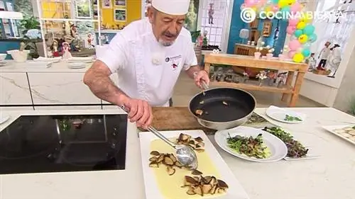 Чесночные грибы шитаке с кремом из лука-порея и ростков, вкусный рецепт от Карлоса Аргиньяно - шаг 4 Чесночные грибы шитаке с кремом из лука-порея и ростков, вкусный рецепт от Карлоса Аргиньяно - шаг 4