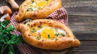 Хачапури, грузинский сырный хлеб! Хачапури, грузинский сырный хлеб!