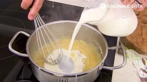 Croque-Madame, рецепт Карлоса Аргиньяно!: популярный французский гратен для сэндвичей с бешамелем и яйцом - шаг 2 Croque-Madame, рецепт Карлоса Аргиньяно!: популярный французский гратен для сэндвичей с бешамелем и яйцом - шаг 2