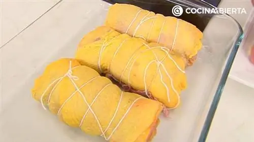 Куриные бедра, фаршированные ветчиной и перцем (с рукколой): рецепт самой сочной запеканки от Карлоса Аргиньяно - шаг 3 Куриные бедра, фаршированные ветчиной и перцем (с рукколой): рецепт самой сочной запеканки от Карлоса Аргиньяно - шаг 3