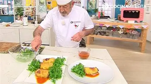 Куриные бедра, фаршированные ветчиной и перцем (с рукколой): рецепт самой сочной запеканки от Карлоса Аргиньяно - шаг 4 Куриные бедра, фаршированные ветчиной и перцем (с рукколой): рецепт самой сочной запеканки от Карлоса Аргиньяно - шаг 4