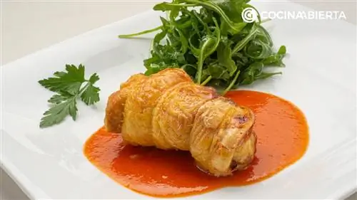 Куриные бедра, фаршированные ветчиной и перцем (с рукколой): рецепт сочной запеканки от Карлоса Аргиньяно