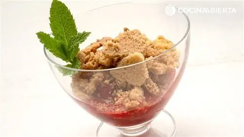 Крамбл из красных фруктов (клубника и малина): самый простой рецепт от Карлоса Аргиньяно