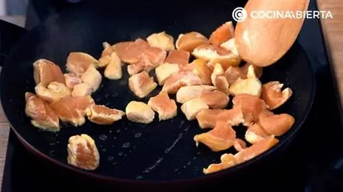 Шаг 3 рецепта Куриный салат с майонезом из авокадо