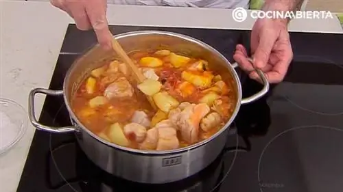 Suquet de Peix от Карлоса Аргиньяно, традиционное рыбное рагу из каталонской кухни - шаг 4 Suquet de Peix от Карлоса Аргиньяно, традиционное рыбное рагу из каталонской кухни - шаг 4