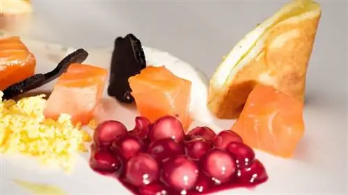Копченый лосось с картофельными блинами Копченый лосось с картофельными блинами