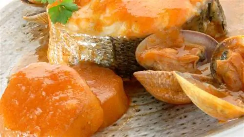 Филе хека в сидре с моллюсками