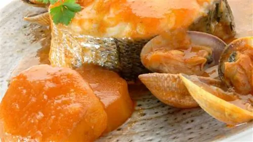 Филе хека в сидре с моллюсками
