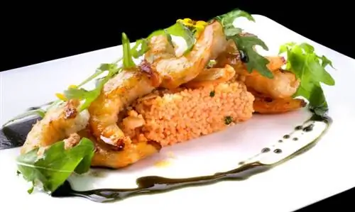 Красный кускус с креветками и хлорофиллом (Африка)