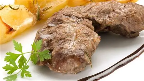 Укус королевы с картофелем с розмарином и сладким соусом