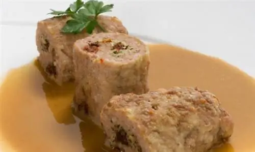 Мясные рулетики с испанским соусом