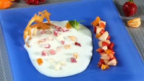 Кокосовый суп с вафлей
