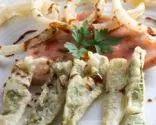 Жареная ветчина с перцем и луковыми кольцами Жареная ветчина с перцем и луковыми кольцами