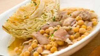Нут с ушами и печеной капустой Нут с ушами и печеной капустой