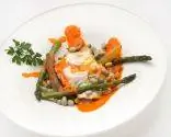 Яичница с картофелем, зеленой спаржей и бобами Яичница с картофелем, зеленой спаржей и бобами