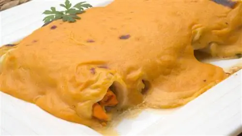 Каннеллони из мидий с тыквой бешамель