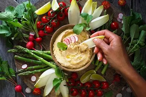 Салат и хумус Салат и хумус