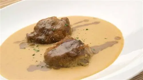 Чечевичный крем с медальонами из баранины