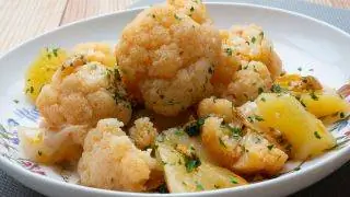 Цветная капуста с картофелем с паприкой Цветная капуста с картофелем с паприкой