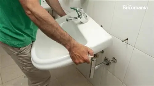 На какой высоте разместить мойку?
