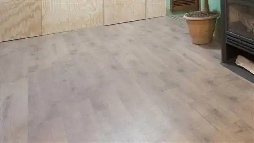 Как покрыть плитку водостойким напольным покрытием