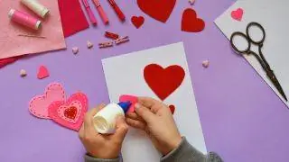Открытка с сердечками из фетра шаг 1 Открытка с сердечками из фетра шаг 1