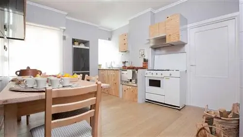 Отремонтированная деревенская кухня
