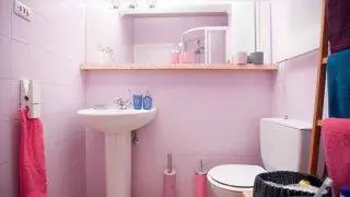 Модернизировать маленькую ванную комнату без работы