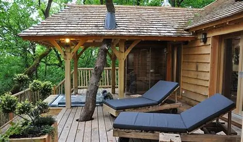 Терраса хижины Spa Puybéton. Терраса хижины Spa Puybéton.