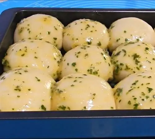 Ингредиенты для ужина с сыром, маслом и чесноком