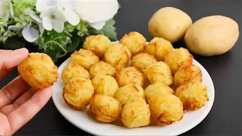 Картофельные шарики из 3 ингредиентов с домашним чесночно-сырным соусом