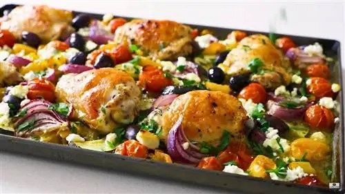 Рецепт с курицей и овощами на противне