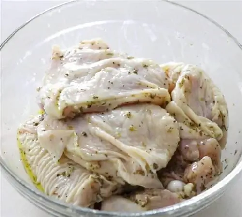 Ингредиенты для рецепта с курицей и овощами на противне