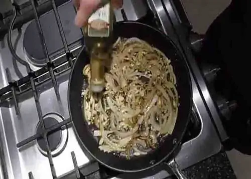 Рецепт обжаривания лука для брюссельской капусты с беконом Рецепт обжаривания лука для брюссельской капусты с беконом
