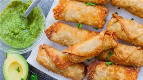 Рулет с курицей и яйцом и авокадо, чизкейк по-фабрике