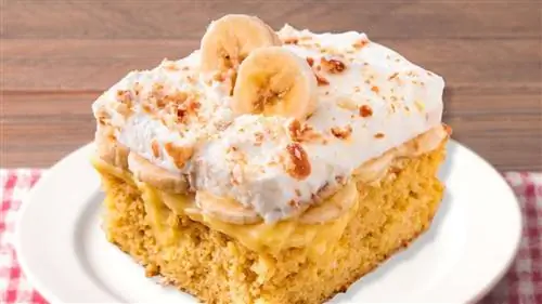 Банановый пудинг Poke Cake