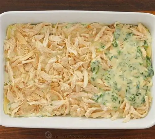 Легкий рецепт куриной лазаньи со сливочно-белым соусом Легкий рецепт куриной лазаньи со сливочно-белым соусом