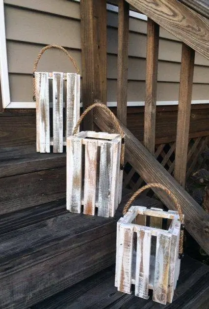 Rustic Shed Heads предлагает вам эти великолепные белые подсвечники для фонарей в наборе из 3 штук. Измерения деревенских белых вымытых фонарей для поддонов следующие: размер большого фонаря оценивается в 12 дюймов в высоту и 6 дюймов в ширину. Средний фонарь оценивается в 10 дюймов в высоту x 6 Rustic Shed Heads предлагает вам эти великолепные белые подсвечники для фонарей в наборе из 3 штук. Измерения деревенских белых вымытых фонарей для поддонов следующие: размер большого фонаря оценивается в 12 дюймов в высоту и 6 дюймов в ширину. Средний фонарь оценивается в 10 дюймов в высоту x 6