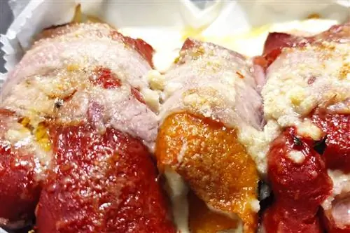 рулетики пепперони с беконом и рулетики пепперони