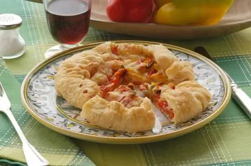 ПИРОГ С ПЕРЦЕМ, КАРТОФЕЛЕМ И МОЦАРЕЛЛОЙ ПИРОГ С ПЕРЦЕМ, КАРТОФЕЛЕМ И МОЦАРЕЛЛОЙ