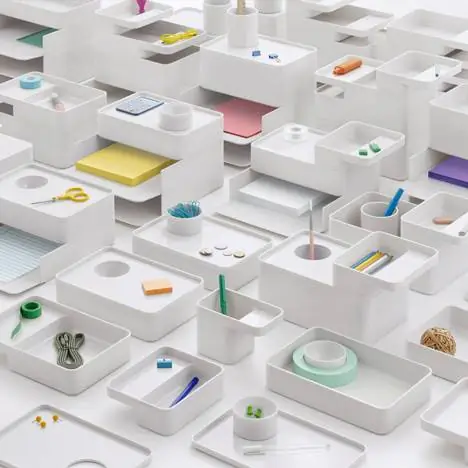 Хранение опалубки на столе от Herman Miller от Industrial Facility