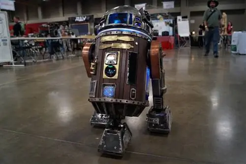 R2-D2 преображается в стиле стимпанк на выставке Maker Faire в Остине