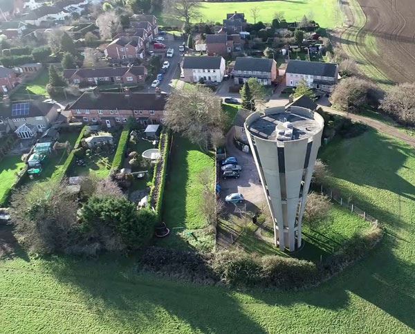 Башня Tonwell Tower, внесенная в список 1960-х годов в Тонвелле, Хартфордшир