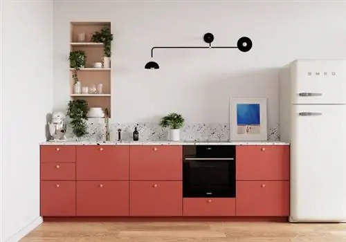 Акцент на сильный оттенок для оформления фасадов открытой кухни от Ikea. Фасады матовый лак Terra, цена композиции без бытовой техники, смесителей, мойки и столешницы 1031 евро. Сливовая кухня.