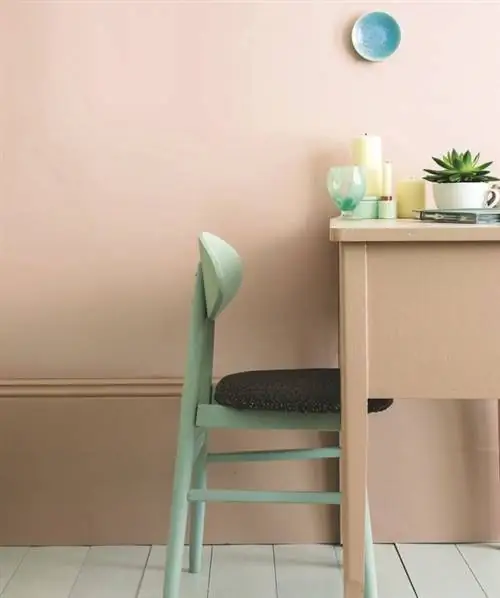 Румянец. Дуэт пудрово-розовых оттенков (Pink Ground на стене и Setting Plaster на постаменте) освежается оттенками морской зелени (Teresa's Green на стуле). 73,50 евро за 2,5 литра в матовой эмульсии Farrow & Ball. Румянец. Дуэт пудрово-розовых оттенков (Pink Ground на стене и Setting Plaster на постаменте) освежается оттенками морской зелени (Teresa's Green на стуле). 73,50 евро за 2,5 литра в матовой эмульсии Farrow & Ball.