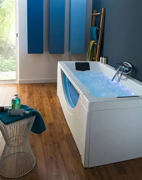 Гидромассажная ванна Aquarium 2 из акрила. Размеры: Д. 180 x Д. 85 x В. 62,5 см. Смешанная система форсунок: Вода + воздух. Насос мощностью 650 Вт. Водяные форсунки: 4 боковых, 4 дорсальных микрофорсунки и 4 дорсальные гидрофорсунки. Воздушные форсунки: 12 форсунок. Хромо 4 цвета: зеленый для расслабления и снятия стресса, оранжевый для тонуса, снятия усталости, бирюзовый для стимулирования и помощи в мышлении и фиолетовый для повышения самооценки и снижения нервозности. Фартук предоставляется. 2 подушки. Объем 260 л. Предусмотрен дренаж. Французского производства. 1725 евро. Касторама.