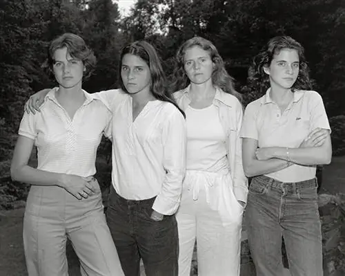 Фотограф снимает четырёх сестер каждый год в течение 40 лет и даёт потрясающие результаты