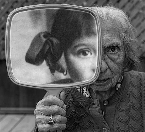91-летняя женщина описывает жизнь в глубоких и игривых образах